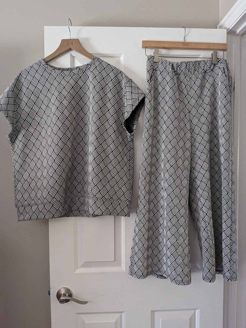Black & White Geometric Wide-Leg Pant Set Women